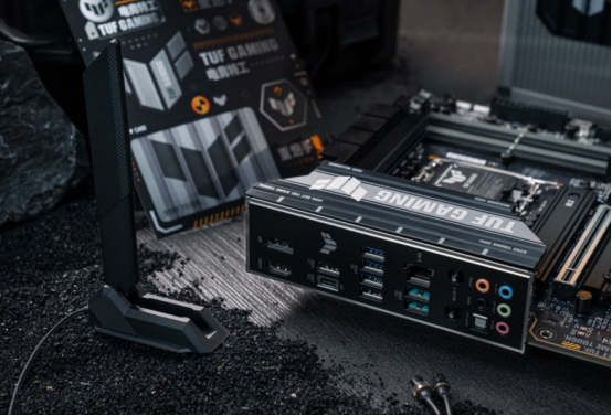 华硕Z890/B860主板做好准备 带你探访《生化危机9》