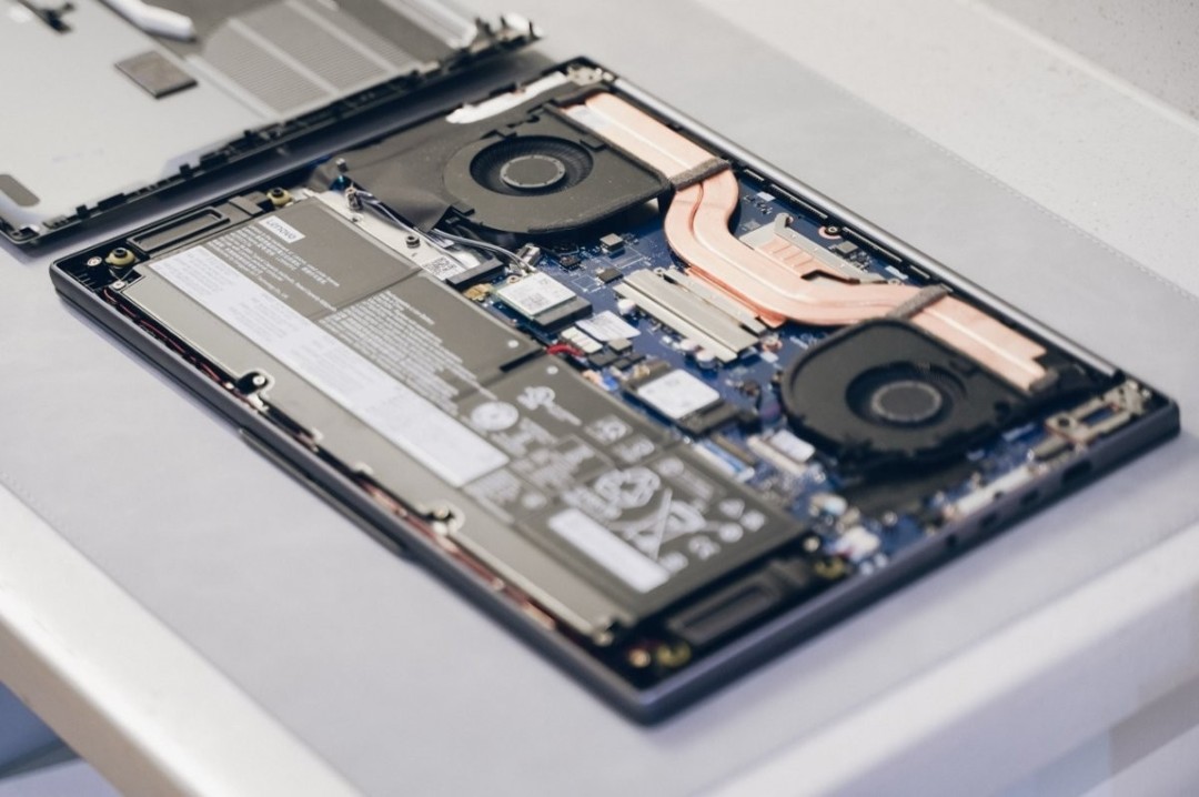 实测一台续航超20小时的笔记本，竟然还能玩3A游戏？！