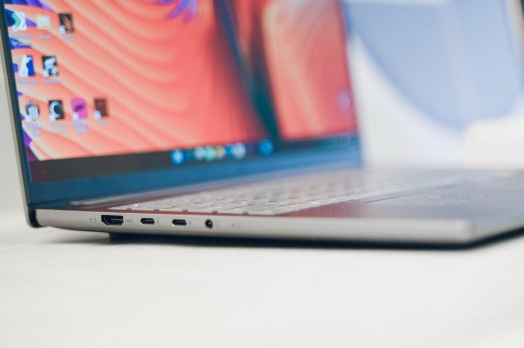 实测一台续航超20小时的笔记本，竟然还能玩3A游戏？！