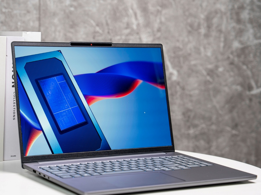 完美轻薄本成了！英特尔第三代酷睿Ultra X9 388H性能首测