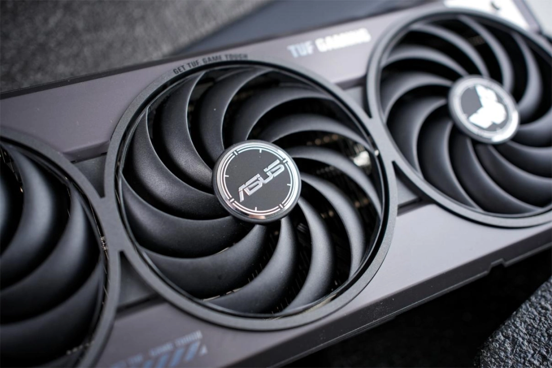 性能与价格全方位匹敌RTX 5070 Ti？RX 9070 XT才是当之无愧的4K游戏首选！