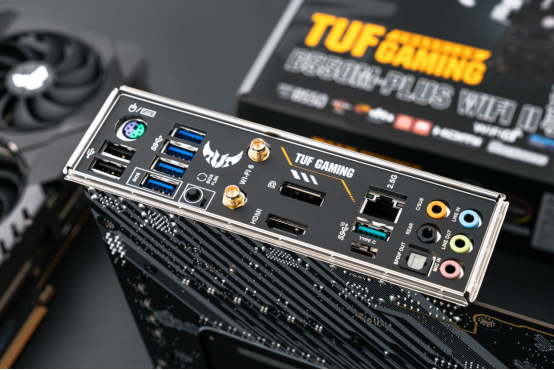 5500X3D装机首选华硕B550重炮手WIFI二代主板