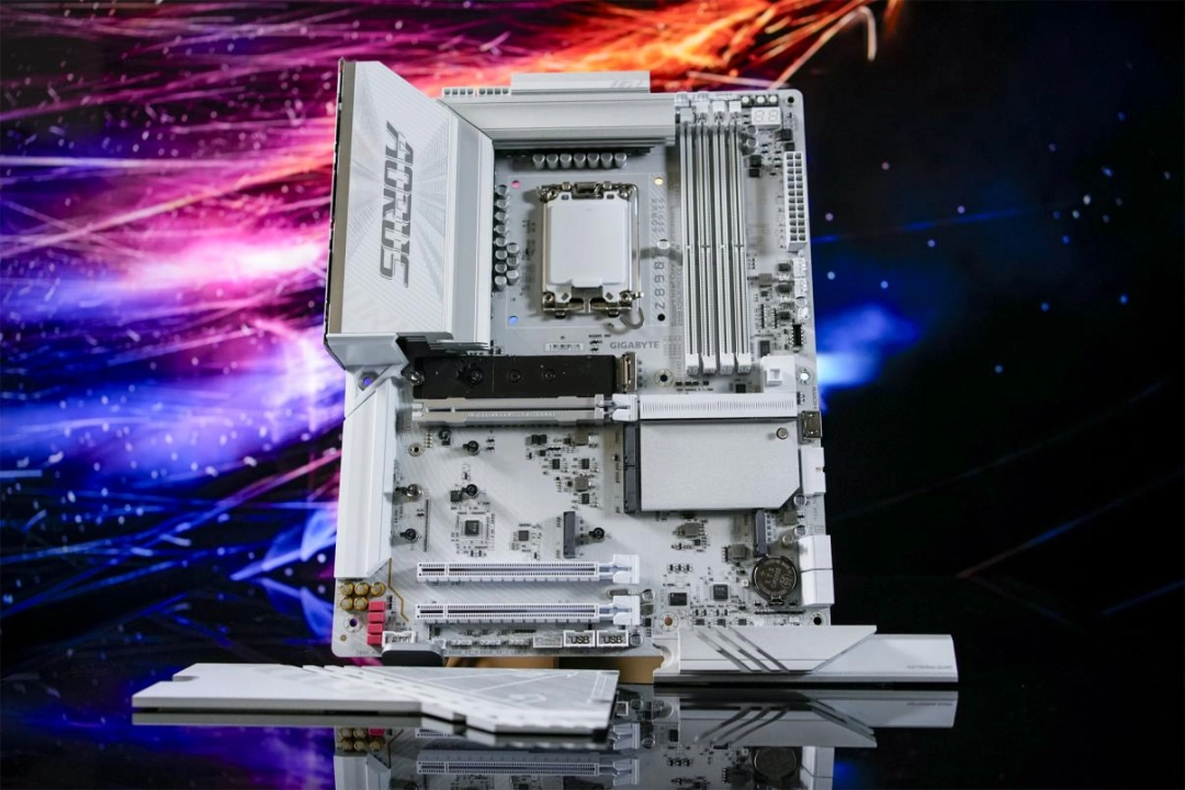 显卡危机？技嘉Z890主板配技嘉RTX 5060 Ti，即可带你高帧光追畅游浣熊市