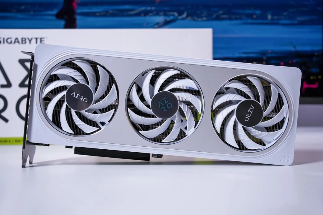 显卡危机？技嘉Z890主板配技嘉RTX 5060 Ti，即可带你高帧光追畅游浣熊市