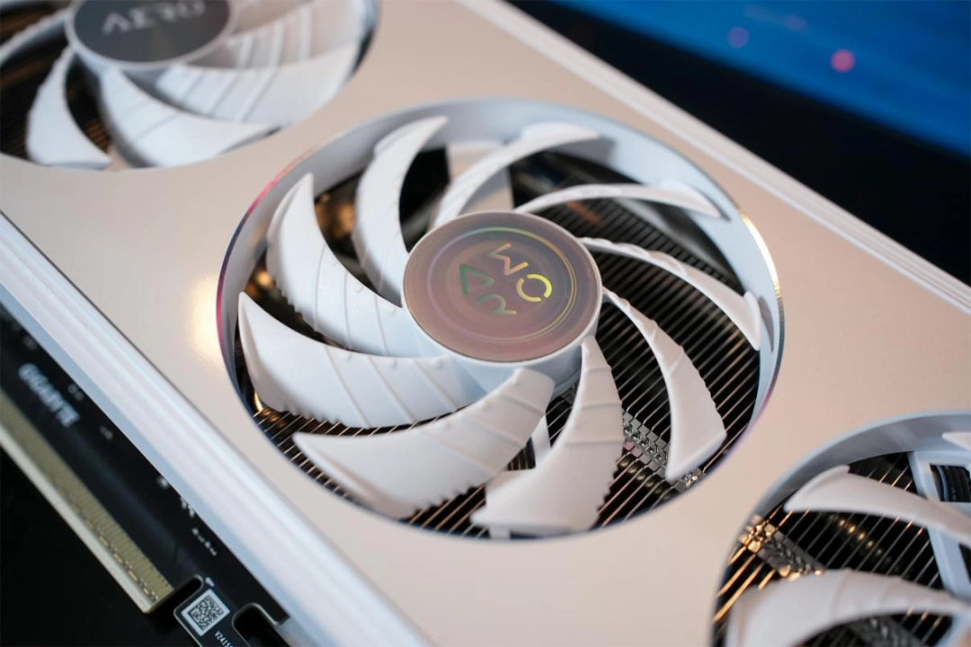 显卡危机？技嘉Z890主板配技嘉RTX 5060 Ti，即可带你高帧光追畅游浣熊市