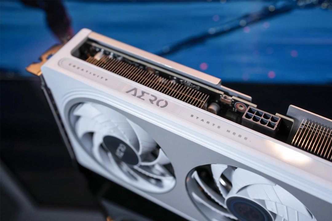 显卡危机？技嘉Z890主板配技嘉RTX 5060 Ti，即可带你高帧光追畅游浣熊市