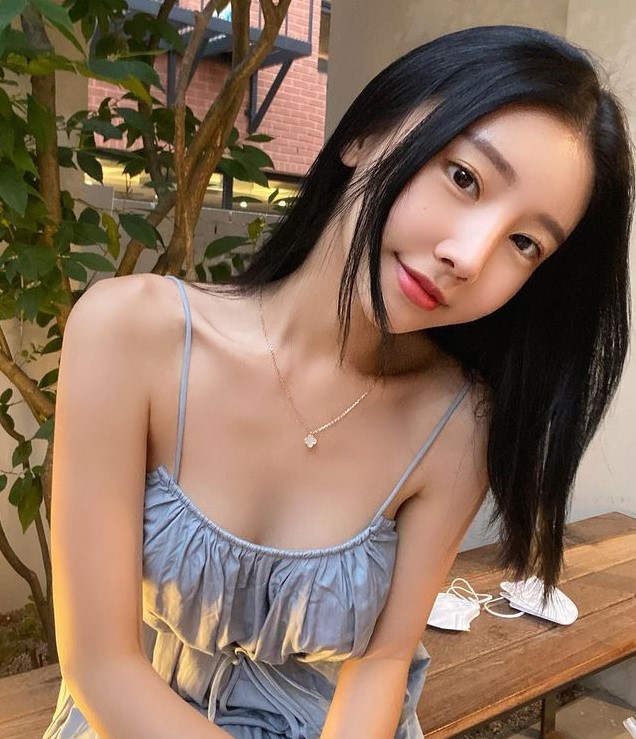 韩国清纯美女이재福利图欣赏 吊带背心下的好身材
