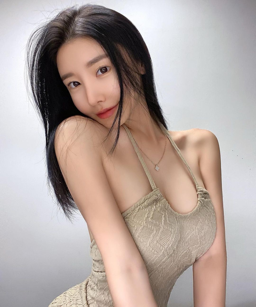 韩国清纯美女이재福利图欣赏 吊带背心下的好身材