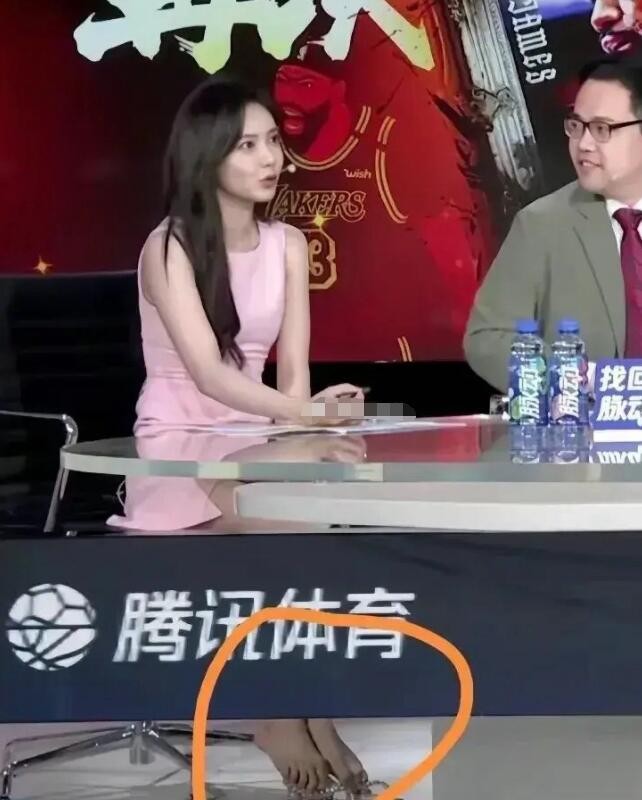 3DM轻松一刻第1298期 一看美女腿就知道是正规的