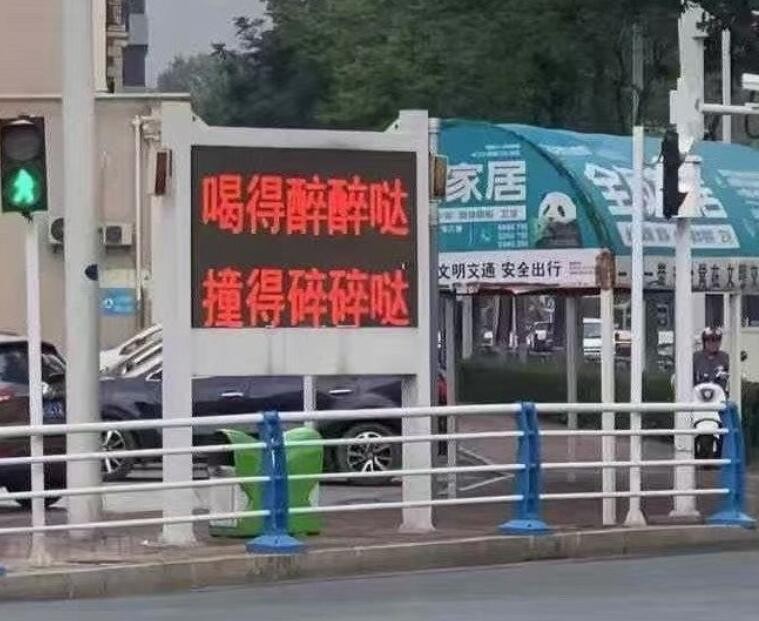 3DM輕松一刻第1446期 看這瀟灑的身影摔得多慘！