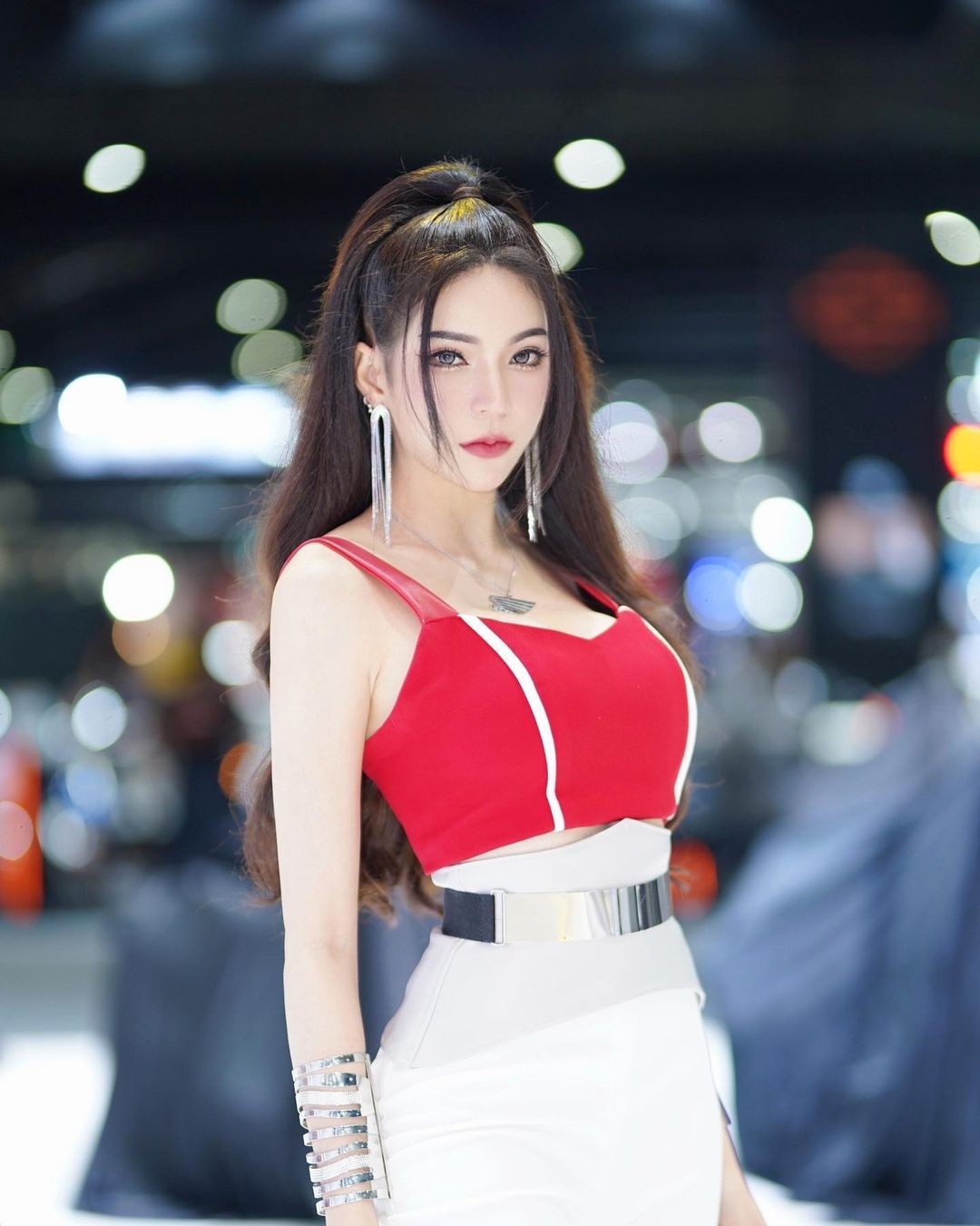 泰國(guó)美女Saesim福利圖欣賞！肌膚白嫩大長(zhǎng)腿迷人