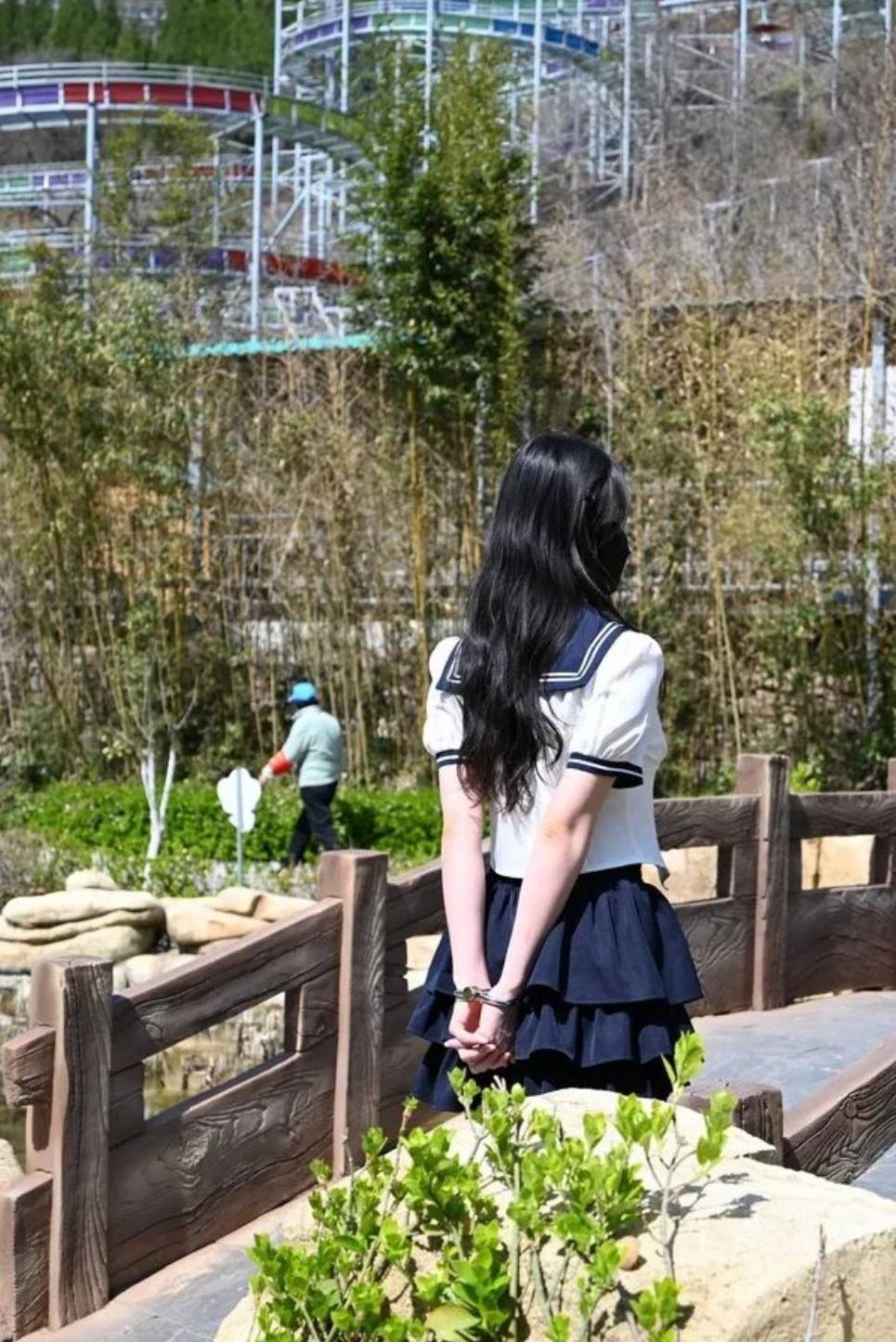 周五福利囧圖云飛系列 美女穿這么性感想去哪兒？