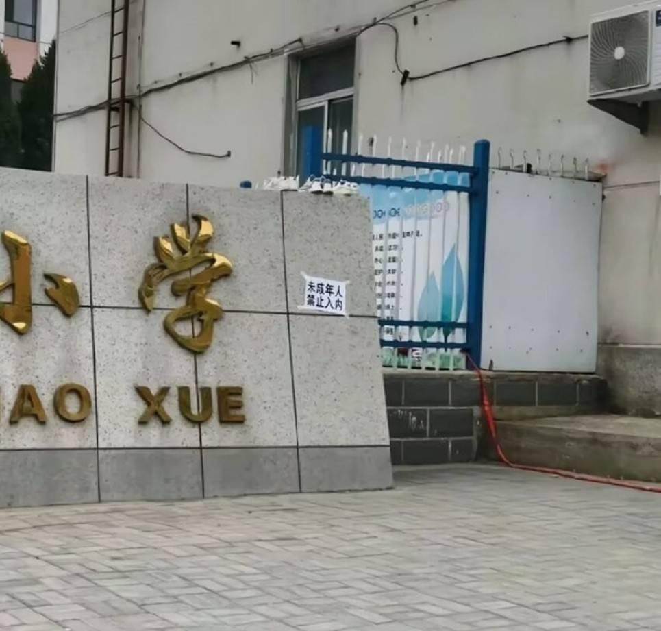 周五福利囧圖云飛系列 美女穿這么性感想去哪兒？