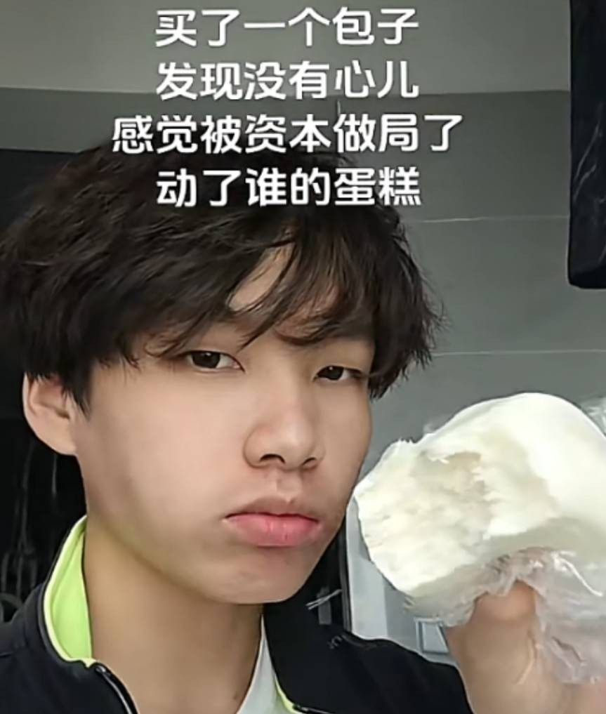 周五福利囧圖云飛系列 美女穿這么性感想去哪兒？