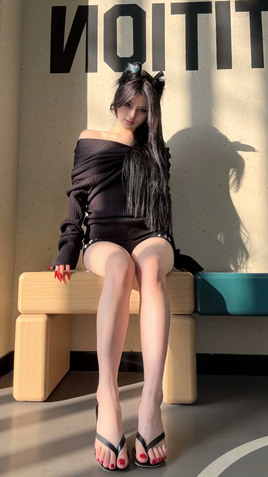 周五福利囧圖云飛系列 美女穿這么性感想去哪兒？