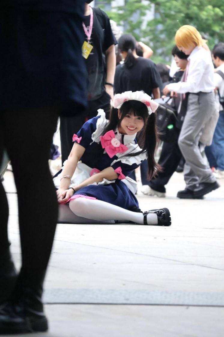 周一內(nèi)涵囧圖云飛系列 原來美大長腿是用來跨圍欄