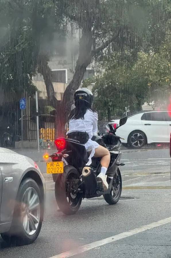 3DM輕松一刻第1463期 年輕可愛的妹子穿啥都好看
