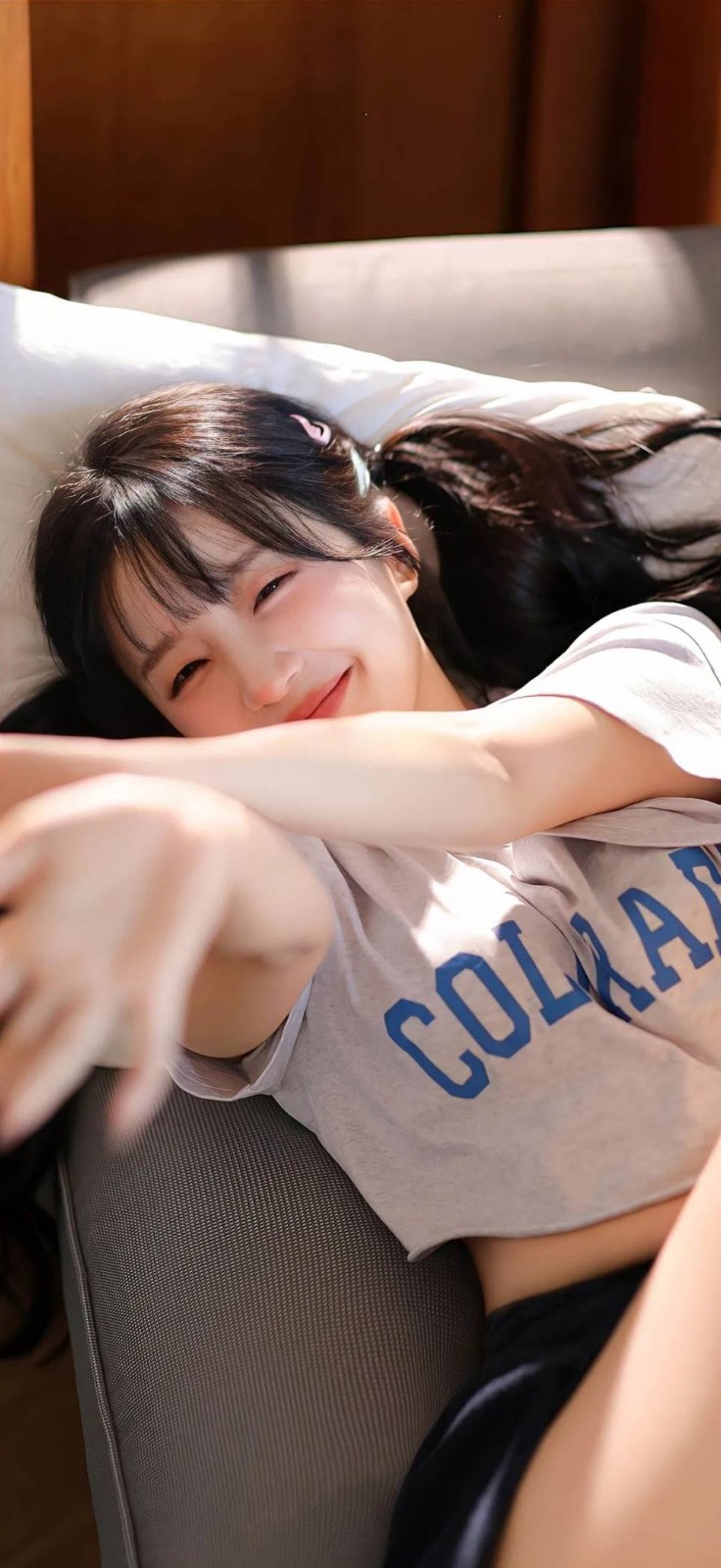 周一內涵囧圖云飛系列 美女為何在自己家還戴口罩