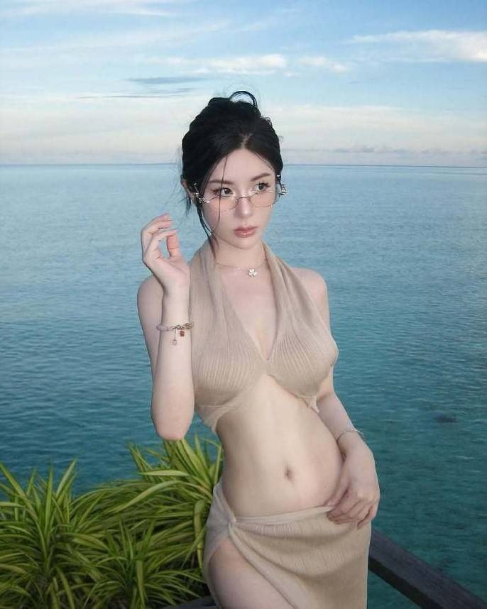 3DM輕松一刻第1475期 想不想跟臥鋪美女打個(gè)招呼