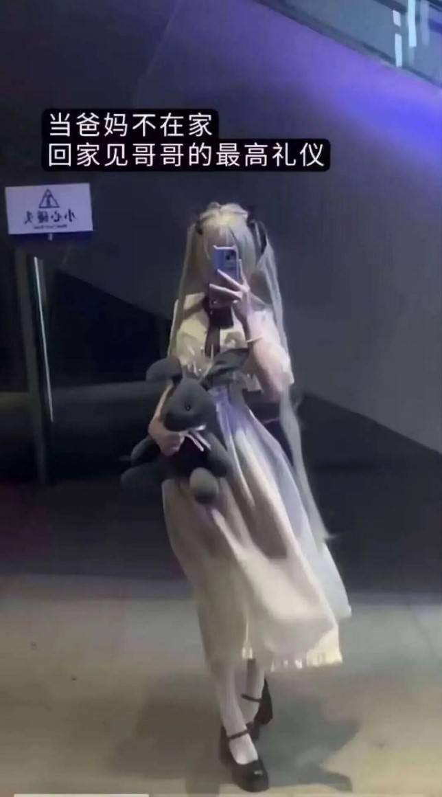 3DM輕松一刻第1475期 想不想跟臥鋪美女打個(gè)招呼