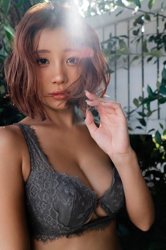 日本写真偶像叶月绫福利图 小麦色皮肤性感诱惑