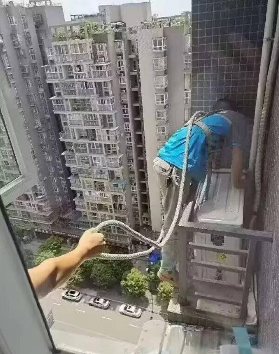 周五福利囧圖云飛系列 人長得好看穿什么也好看！
