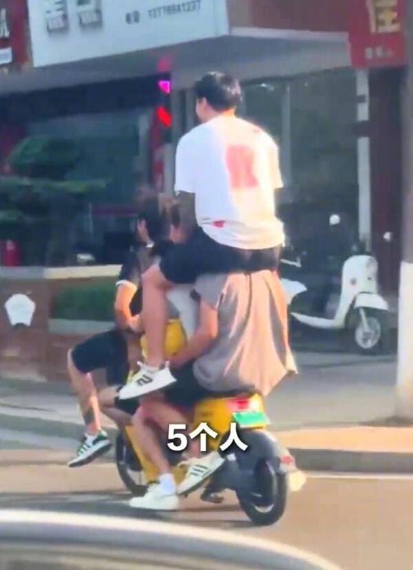 3DM輕松一刻第1477期 舞蹈演員訓(xùn)練真是不容易啊