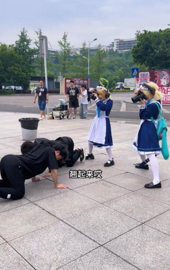 3DM輕松一刻第1477期 舞蹈演員訓(xùn)練真是不容易啊