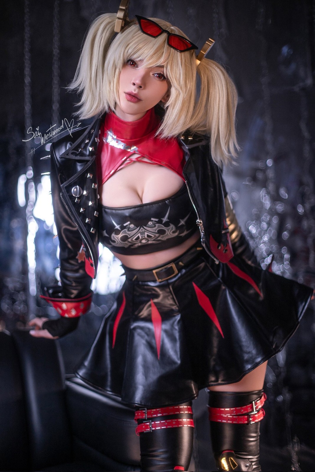 國外美女Cos《黑夜君臨》女爵美圖 完美逼真還原
