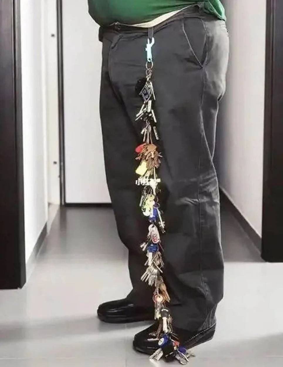 周一內(nèi)涵囧圖云飛系列 美女騎馬能陶冶情操鍛煉形體