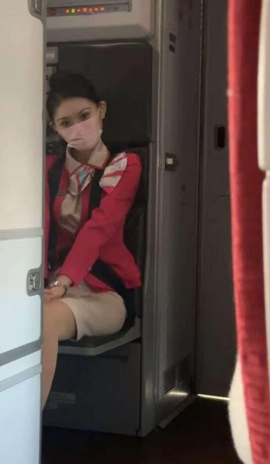 周一內(nèi)涵囧圖云飛系列 美女騎馬能陶冶情操鍛煉形體