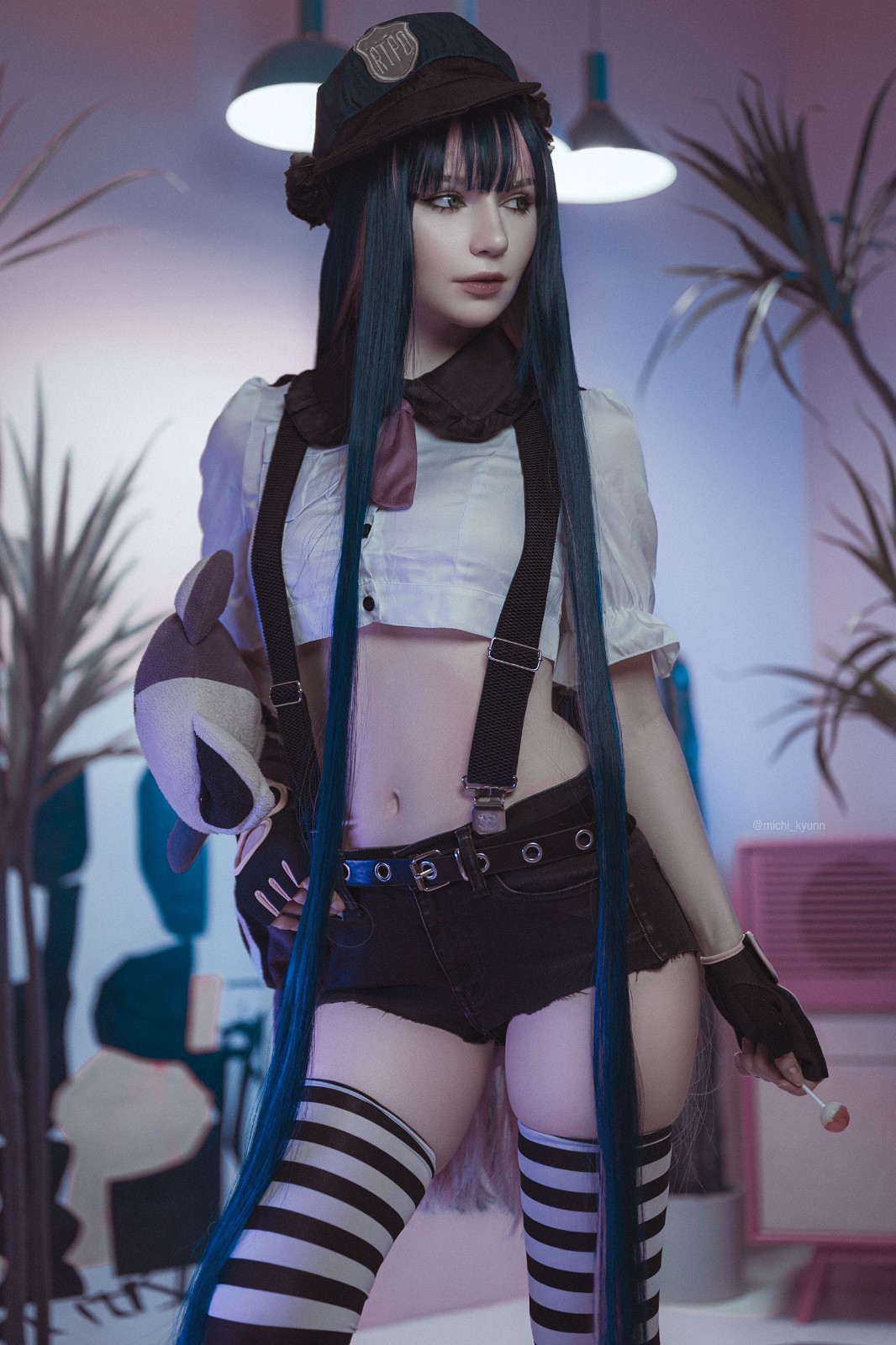 俄羅斯美女Cos《巫師3》希里美圖：車燈亮眼 性感非凡