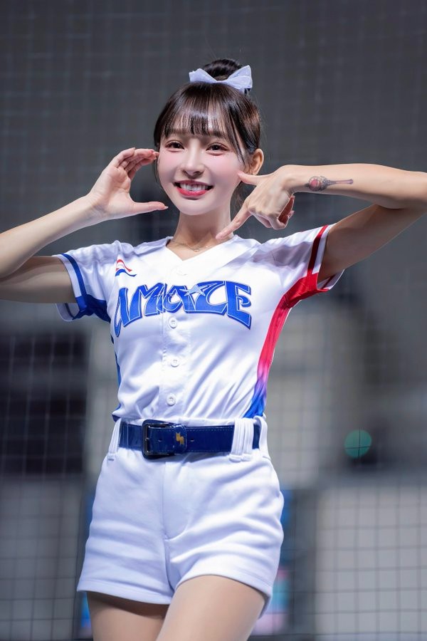中國臺灣啦啦隊女神林襄福利圖 甜美又活潑！