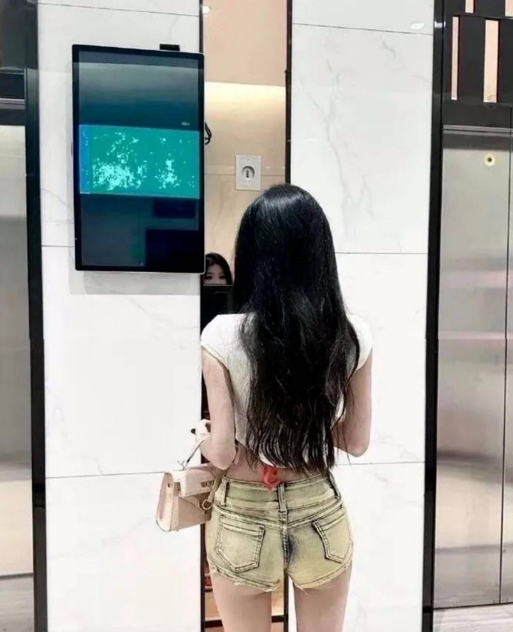 周五福利囧圖云飛系列 小姑娘不善言辭但懂得拳腳