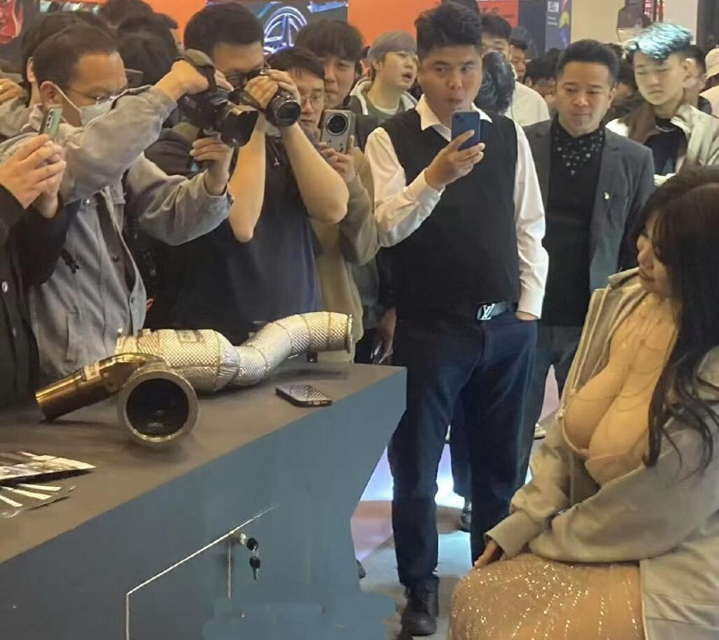 周五福利囧圖云飛系列 小姑娘不善言辭但懂得拳腳