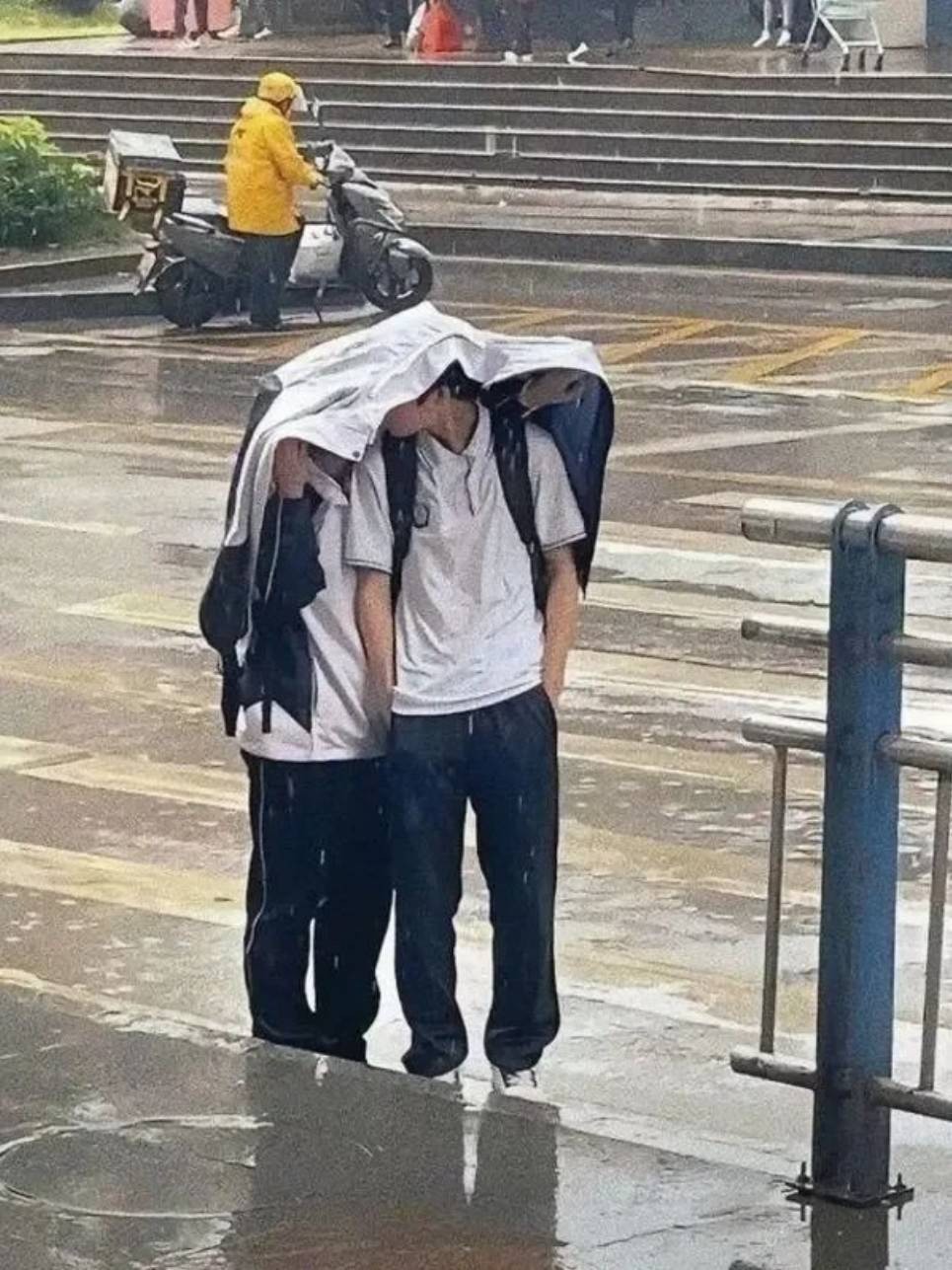 周五福利囧圖云飛系列 看到她微笑感覺空氣都變甜