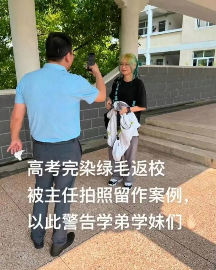 周一內(nèi)涵囧圖云飛系列 美女姿勢特別這節(jié)目效果不錯