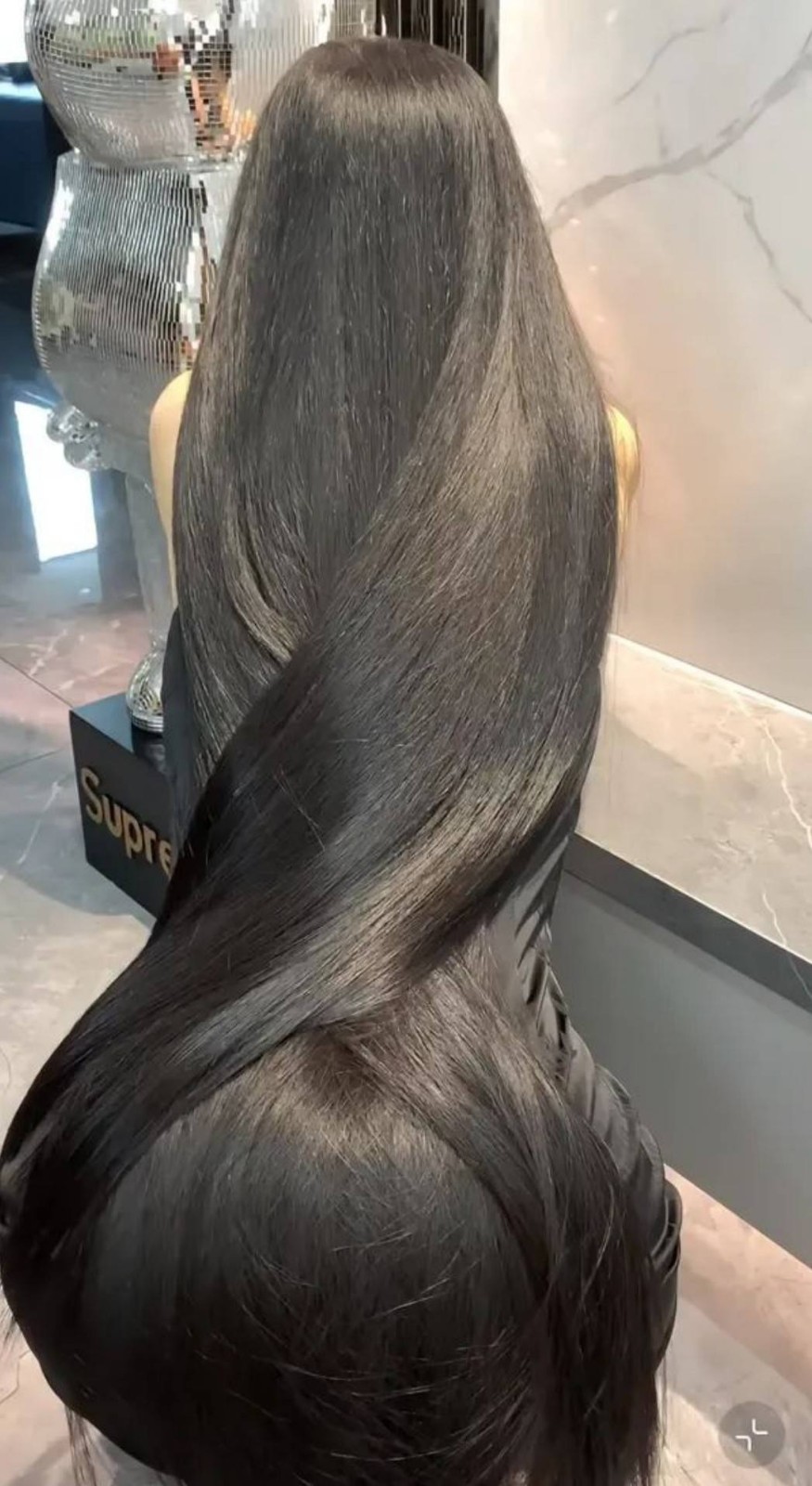 周一內(nèi)涵囧圖云飛系列 美女姿勢(shì)特別這節(jié)目效果不錯(cuò)