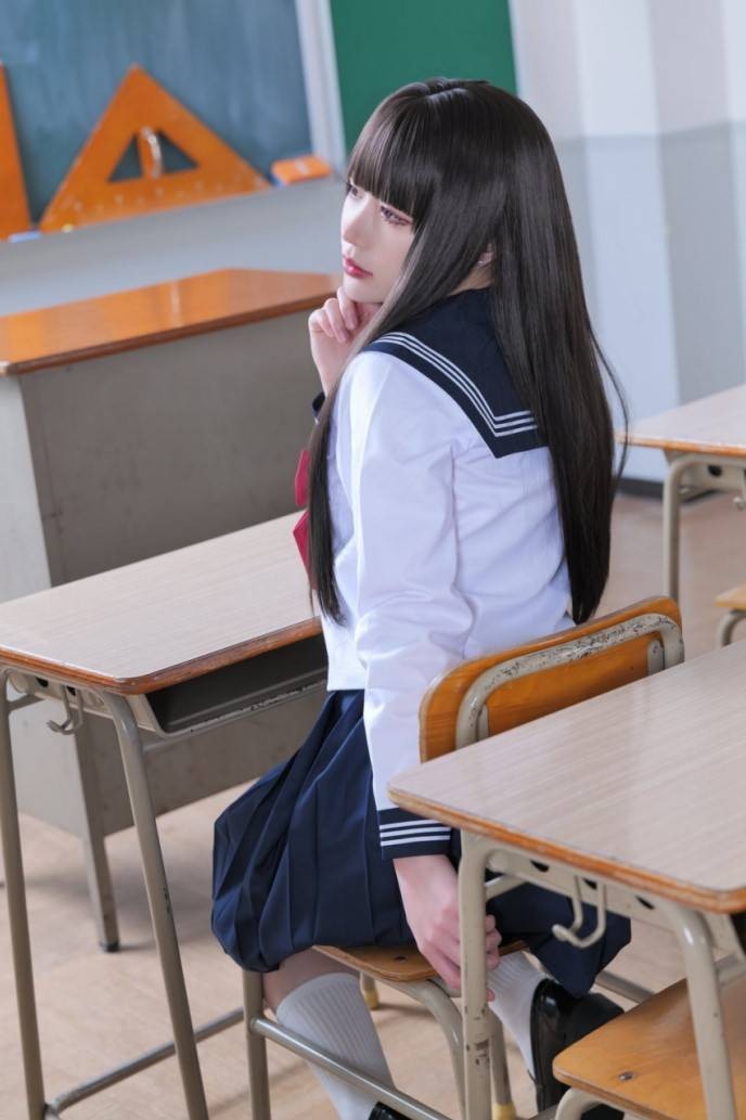 周一內(nèi)涵囧圖云飛系列 美女姿勢(shì)特別這節(jié)目效果不錯(cuò)