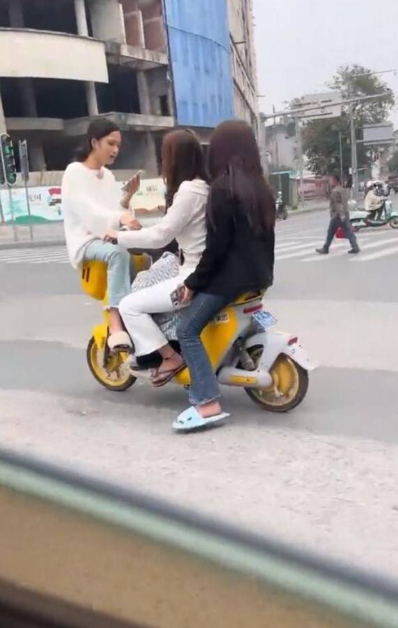 3DM輕松一刻第1489期 你知道女人是用什么做的嗎？