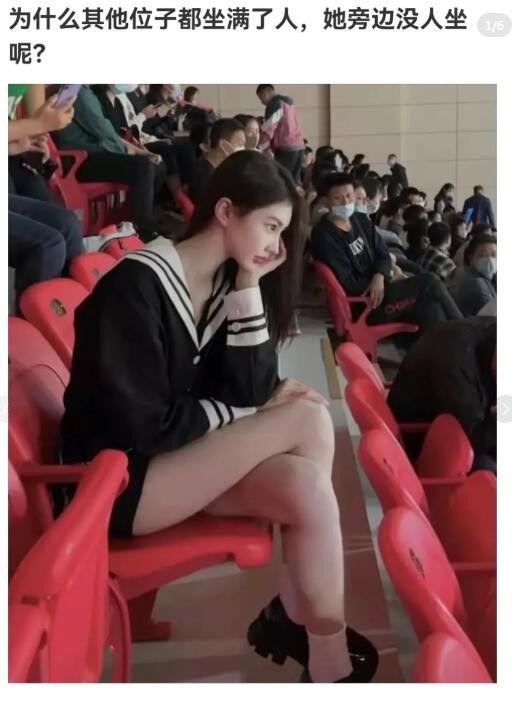 周五福利囧圖云飛系列 美女穿了泳裝為何還穿黑絲