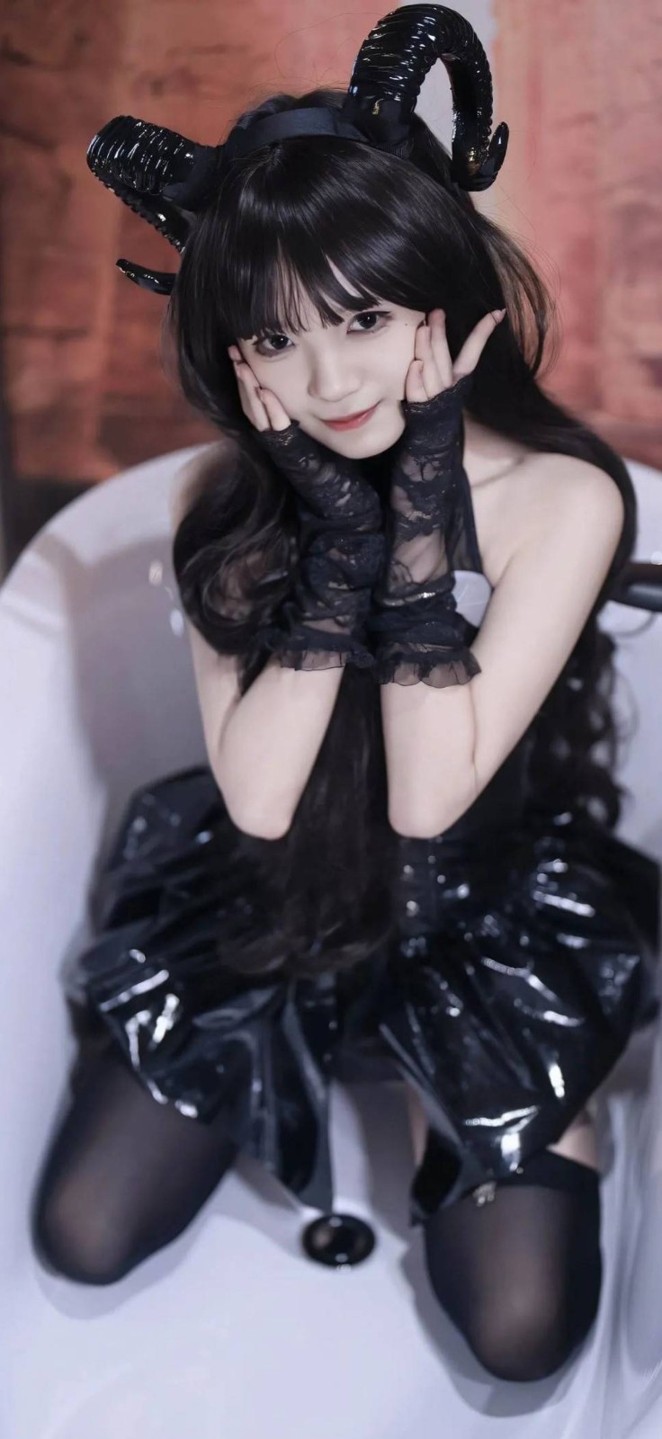 周五福利囧圖云飛系列 美女穿了泳裝為何還穿黑絲