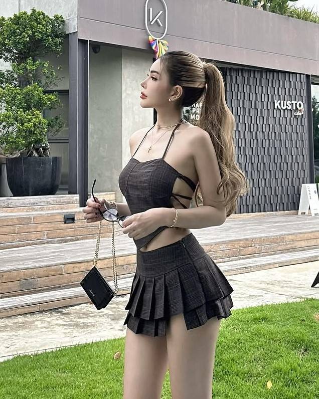 3DM輕松一刻第1492期 小姨光顧著拍照不專心看孩子