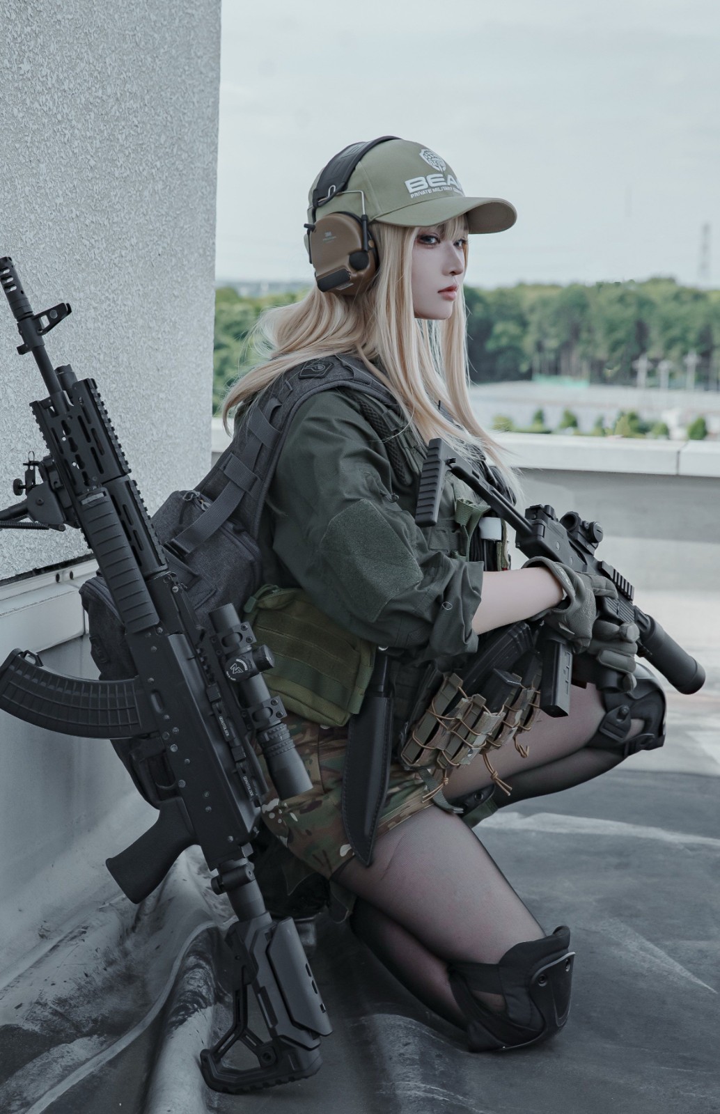 國外美女Cos《逃離塔科夫》角色 顏值高身材超棒