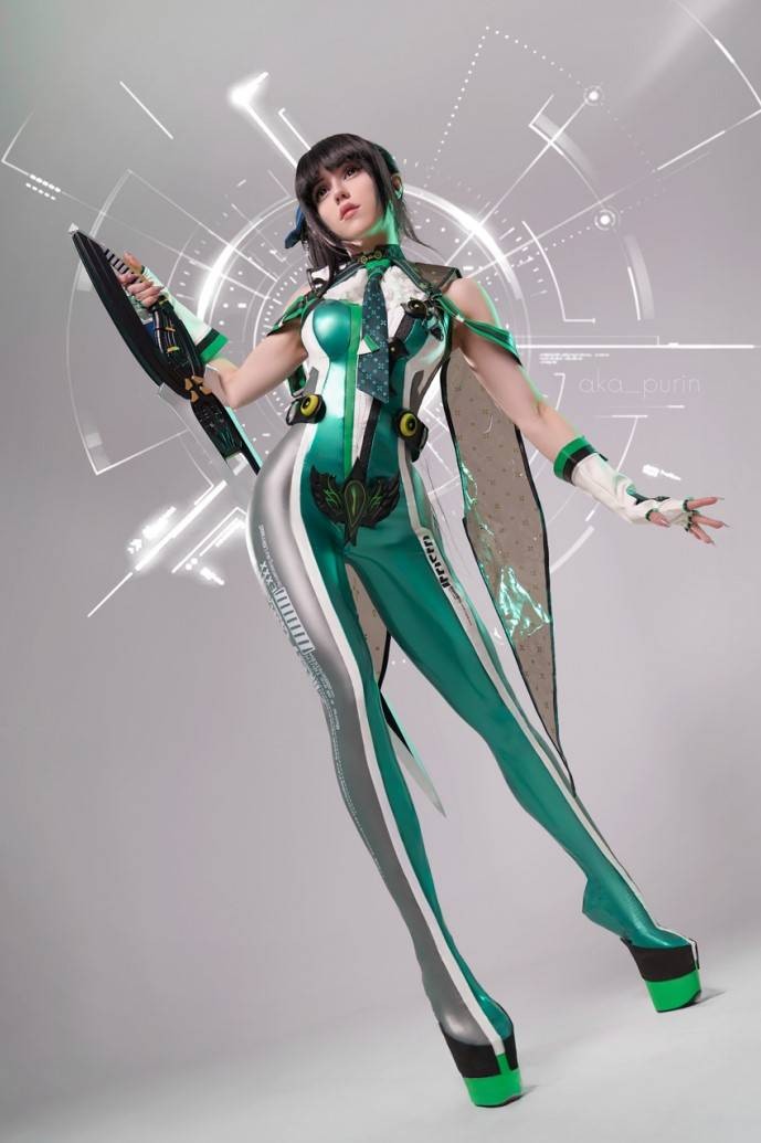 波蘭美女Cos《劍星》女主伊芙 穿泳裝秀絕美身材