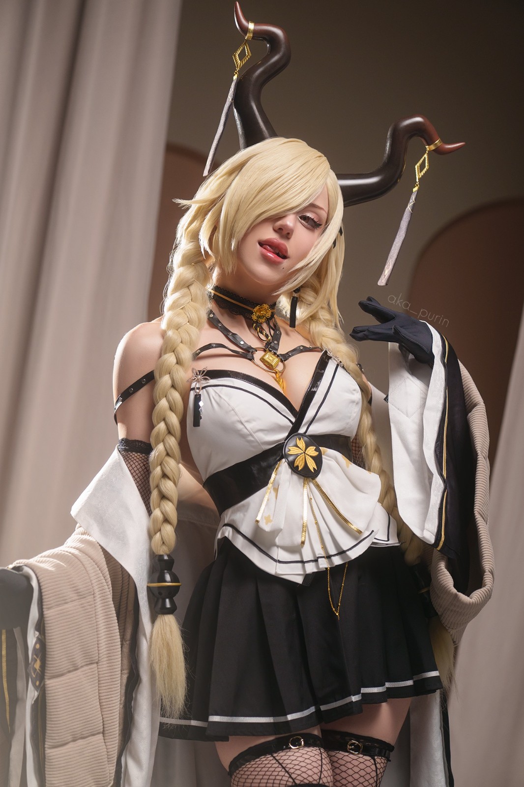 波蘭美女Cos《劍星》女主伊芙 穿泳裝秀絕美身材