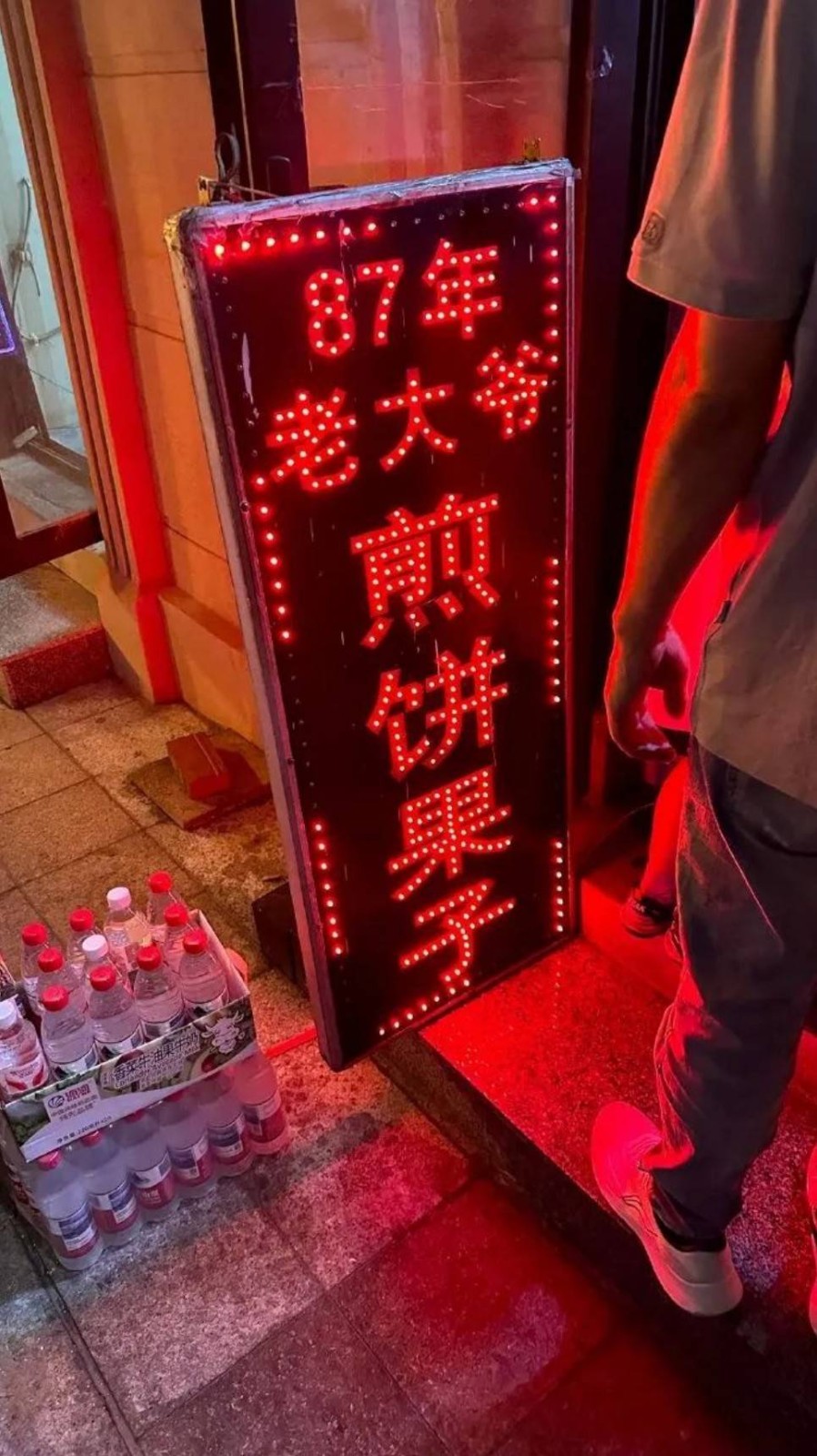 周五福利囧图云飞系列 清风不解风情未撩美女长裙