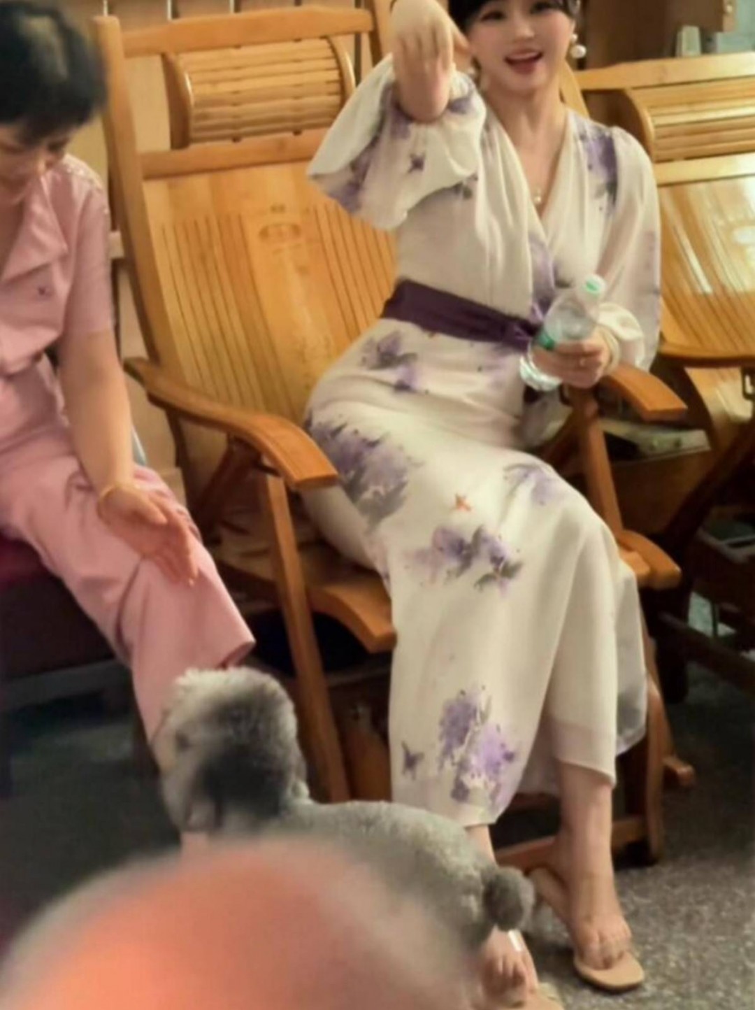 周五福利囧图云飞系列 清风不解风情未撩美女长裙