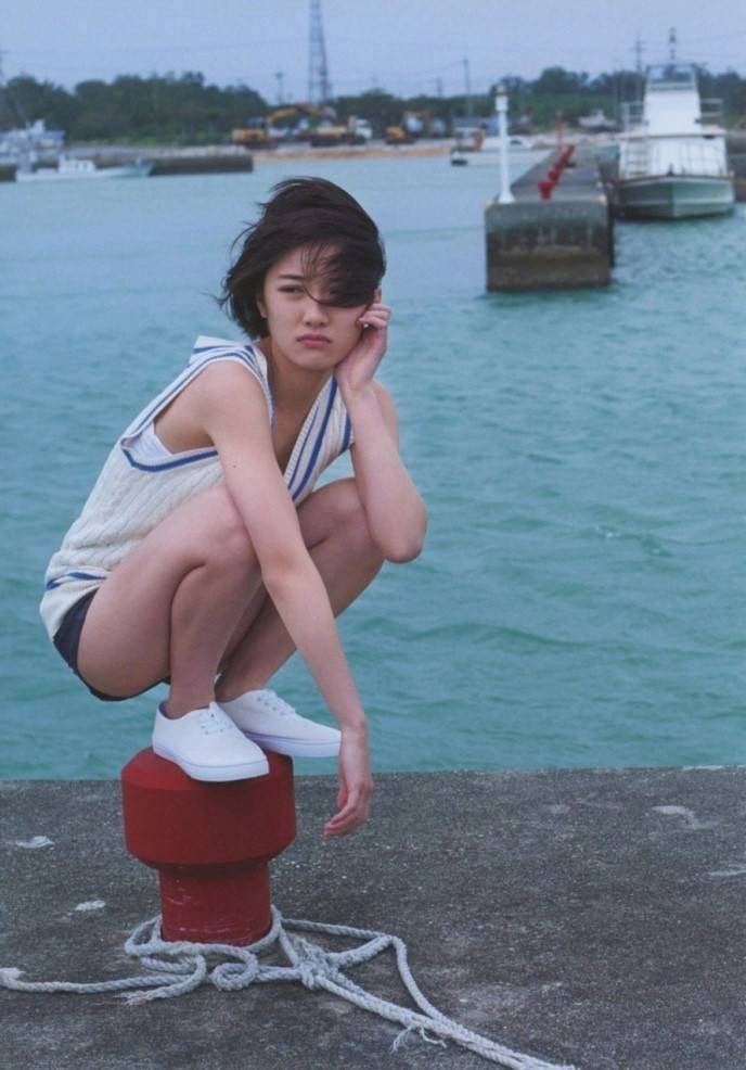 周五福利囧圖云飛系列 清風(fēng)不解風(fēng)情未撩美女長(zhǎng)裙