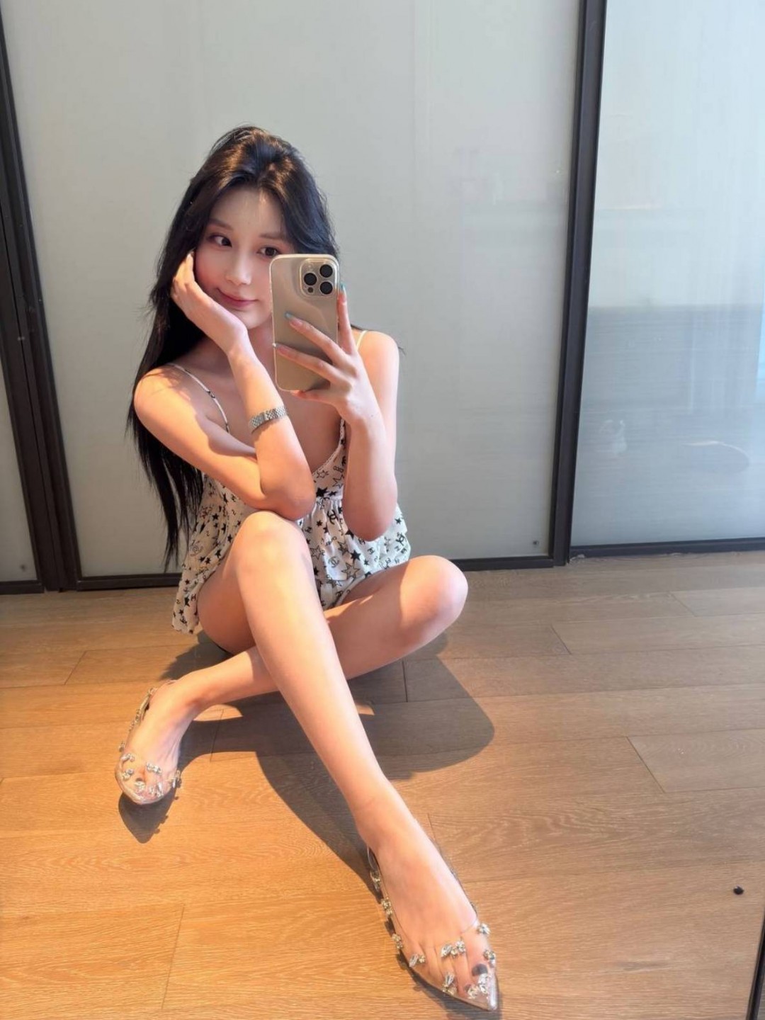 周一內(nèi)涵囧圖云飛系列 美女懂禮貌又青春靚麗！